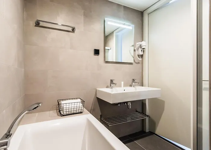 Aparthotel Yays East By Numa 4*