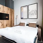 Yays East By Numa Apartahotel