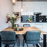Yays East By Numa
