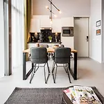Yays East By Numa Apartahotel