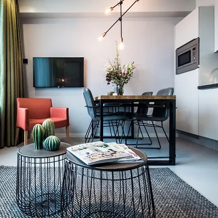 Yays East By Numa Apartmanhotel 4*