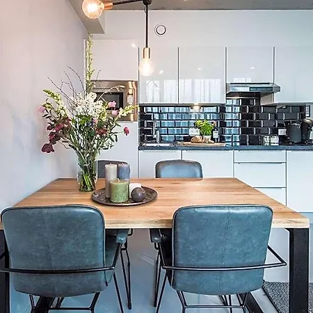 Yays East By Numa Aparthotel