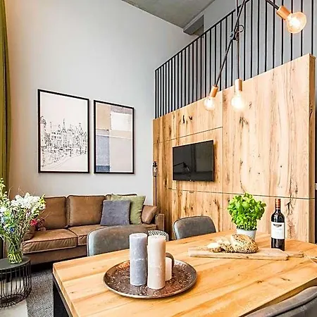 Yays East By Numa Aparthotel