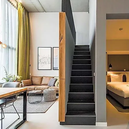 Yays East By Numa Aparthotel 4*