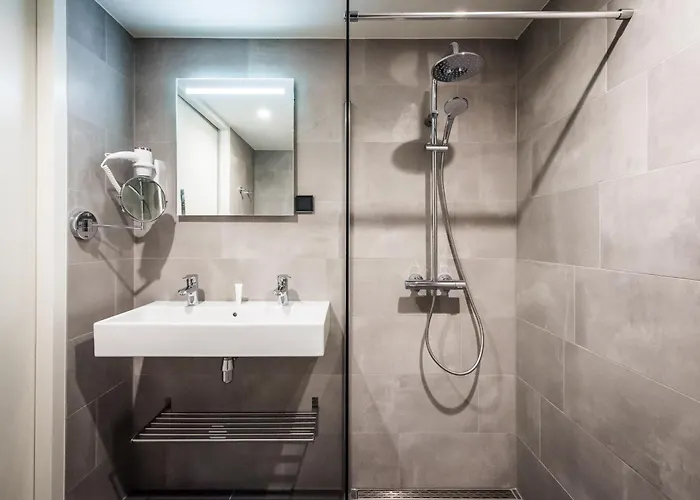 Yays East By Numa 4*