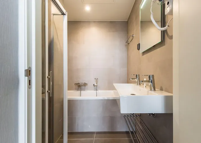 Yays East By Numa 4*