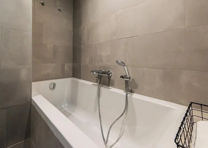 Yays East By Numa 4*