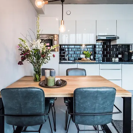 Yays East By Numa Lägenhetshotell 4*